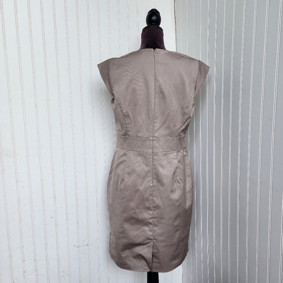 NWOT Worthington Dress 12 Sheath Short Cap Sleeve Twill VNeck Stretch Tan Career - Picture 9 of 16